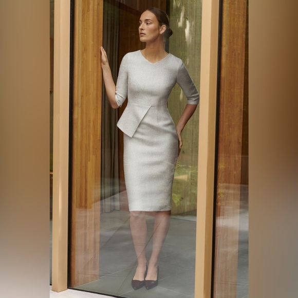 FOLD
Eaton Dress Winter White
Signature Tweed
$825 $660
Winter White - Picture 1 of 16